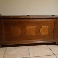 cassapanca ed appendiabiti