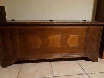 cassapanca ed appendiabiti