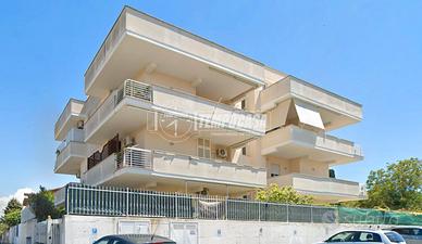 Bilocale moderno con ampio balcone vivibile, posto
