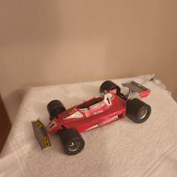 Modellino Ferrari 312 T2 guidata da Niki Lauda 
