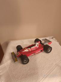 Modellino Ferrari 312 T2 guidata da Niki Lauda 