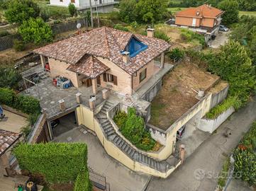 VILLA SINGOLA A BALDISSERO TORINESE