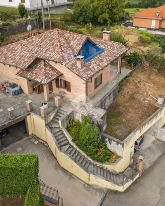 VILLA SINGOLA A BALDISSERO TORINESE