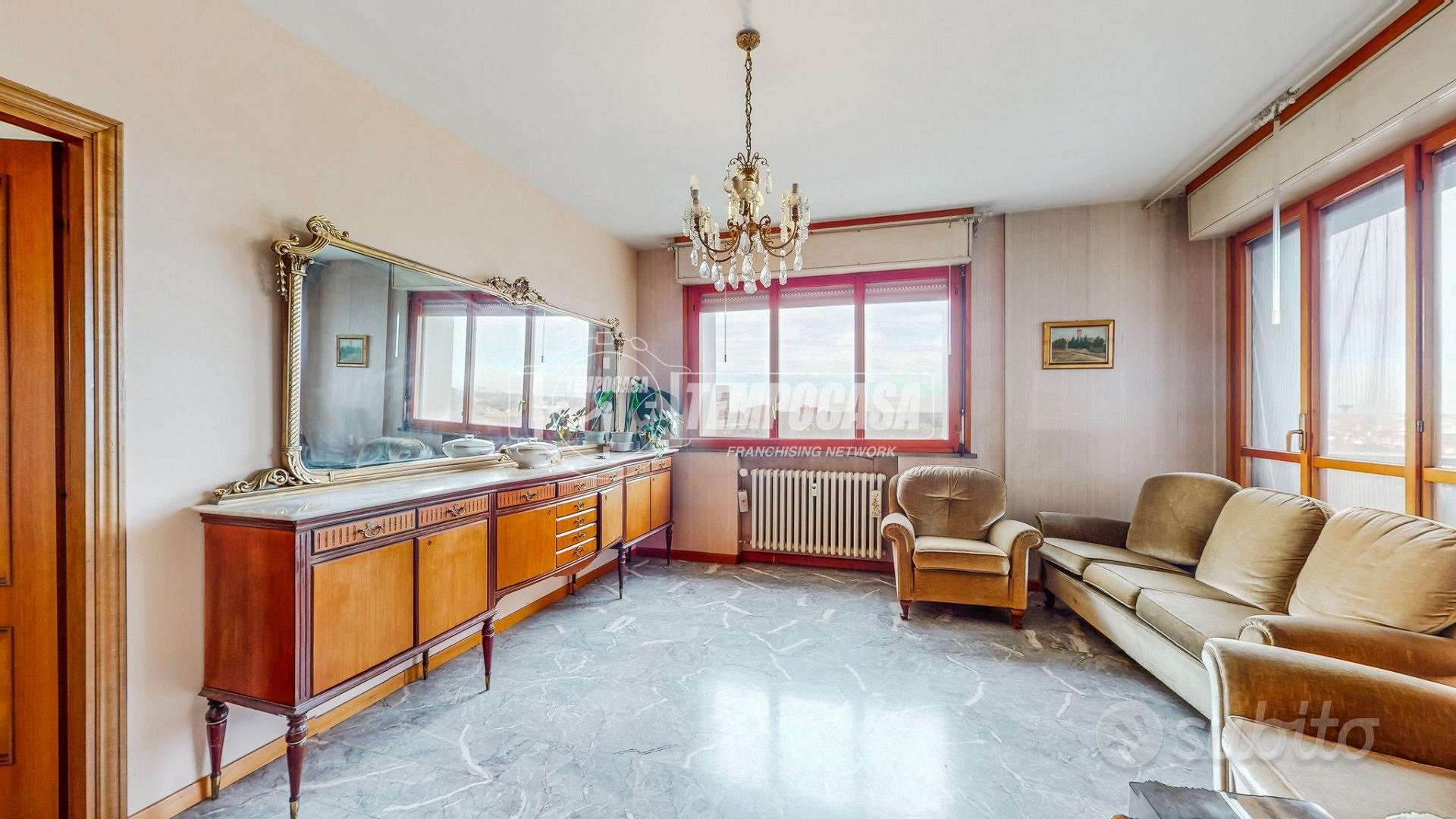Pentalocale con due garage