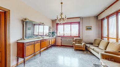 Pentalocale con due garage