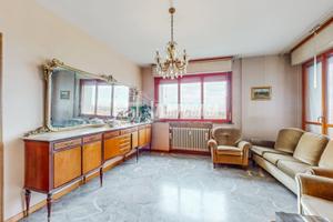 Pentalocale con due garage