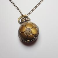 Collana vintage con ciondolo palla da calcio