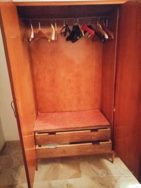 Armadio in finitura legno noce