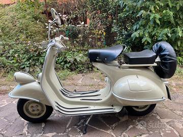 Vespa 1954 faro basso "tipo vacanze romane"