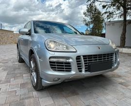 PORSCHE Cayenne TURBO 500CV - 2007 a Breve Storica