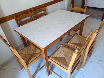 tavolo cucina con  sedie 