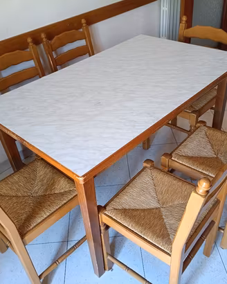 tavolo cucina con  sedie 