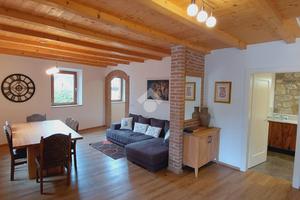 CASA SEMINDIPENDENTE A CAPRINO VERONESE