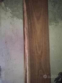 Legno castagno stagionato.