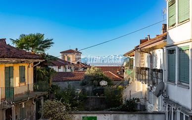 BILOCALE SU DUE LIVELLI NEL CUORE DI CAVORETTO