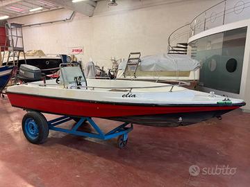 Barca con motore e carrello