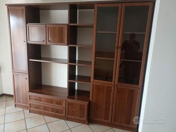 Armadio  in legno soggiorno 