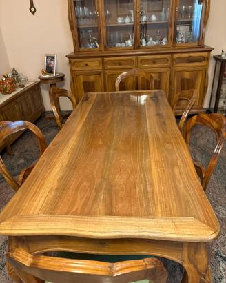 Sala in noce realizzata a mano