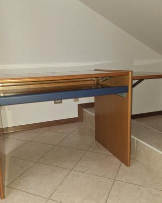 Scrivania porta pc di legno