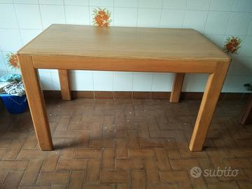 Tavolo allungabile in laminato e gambe massello 