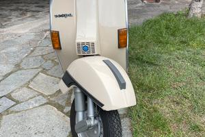 Vespa P200E