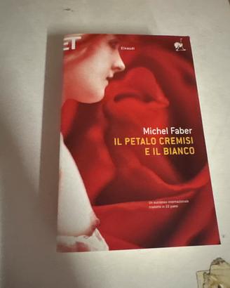 Il petalo cremisi e il bianco