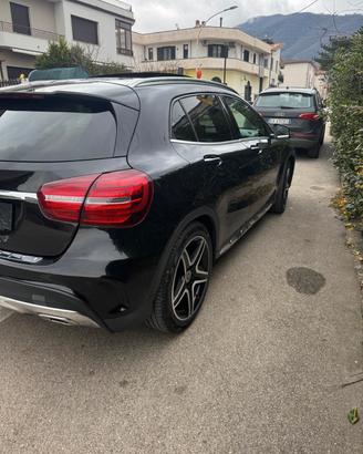 MERCEDES BENZ GLA 220 D 