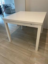 Tavolo bianco estendibile
