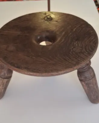 sgabello da mungitura antico