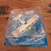 Modellino aereo militare 