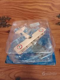 Modellino aereo militare 