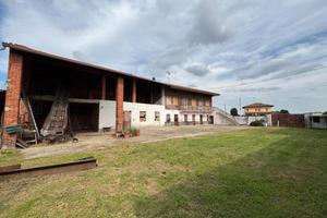 CASA SEMINDIPENDENTE A MONTANARO