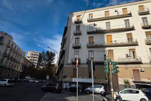 C.so delle Provincie imponente 7 vani con garage