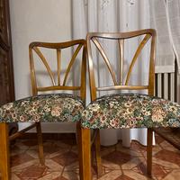 Coppia di sedie in legno con cuscino floreale