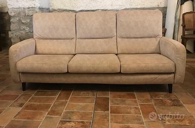 Divano tre posti