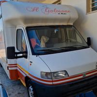 Paninoteca negozio mobile fast food completo di tu