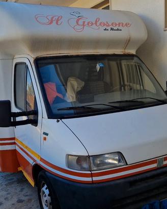 Paninoteca negozio mobile fast food completo di tu