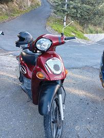Kymco 50 people