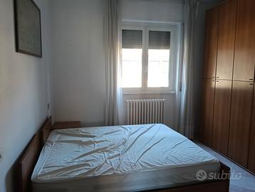 Milano ampia stanza in appartamento