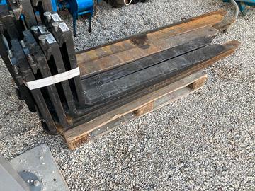 Coppie di forche staffe muletto