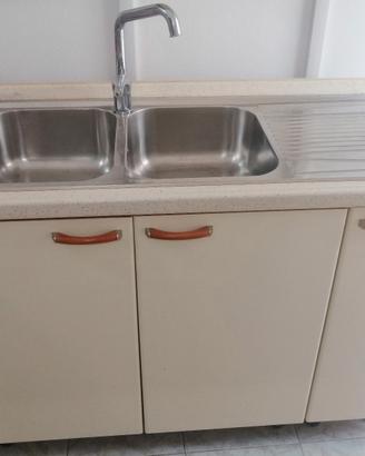 mobile da cucina con lavello