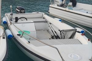 barca con pilotina 5m e motore, pronta alla boa