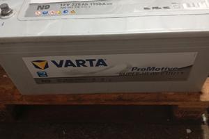 Batteria Varta alta potenza 225 Ampere