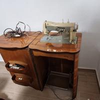 Macchina da cucire vintage Necchi supernova