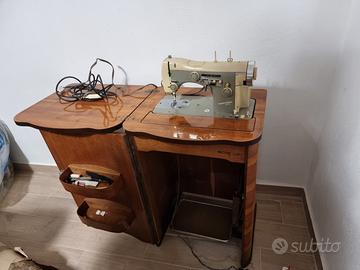Macchina da cucire vintage Necchi supernova