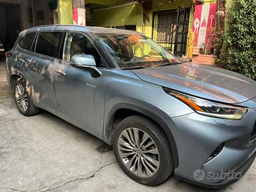 Toyota highlander lounge