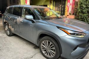 Toyota highlander lounge