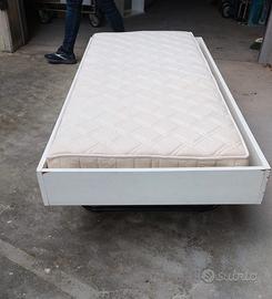 letto + materasso (letto singolo con ruote e gamb)