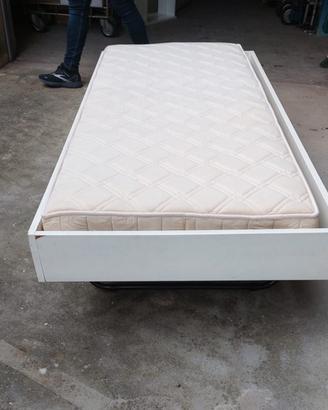 letto + materasso (letto singolo con ruote e gamb)