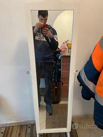 Mobiletto porta oggetti